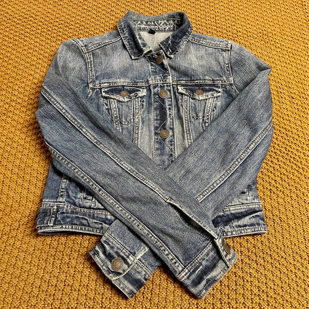 American Eagle Womens Small Blue Cropped Jean Jacket Button Front S993-938